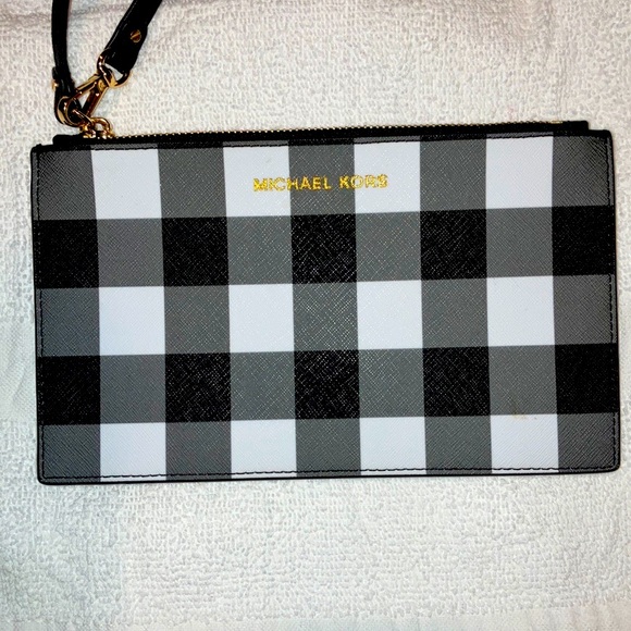 Micheal kors wristlet - Picture 1 of 3